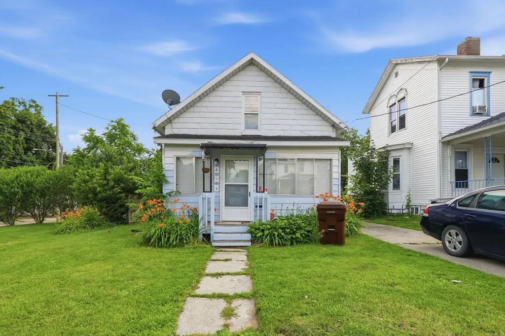 612 Baker Street Lansing City MI 48910