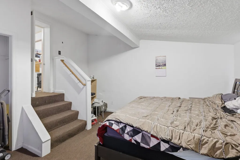 612 Baker Street Lansing City MI 48910