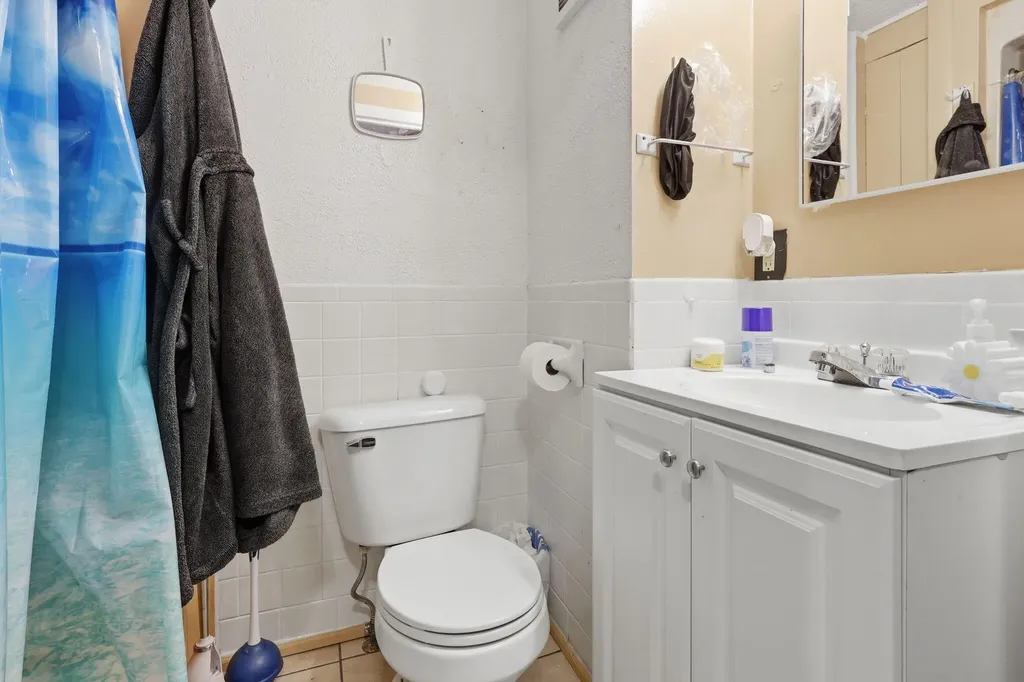 612 Baker Street Lansing City MI 48910