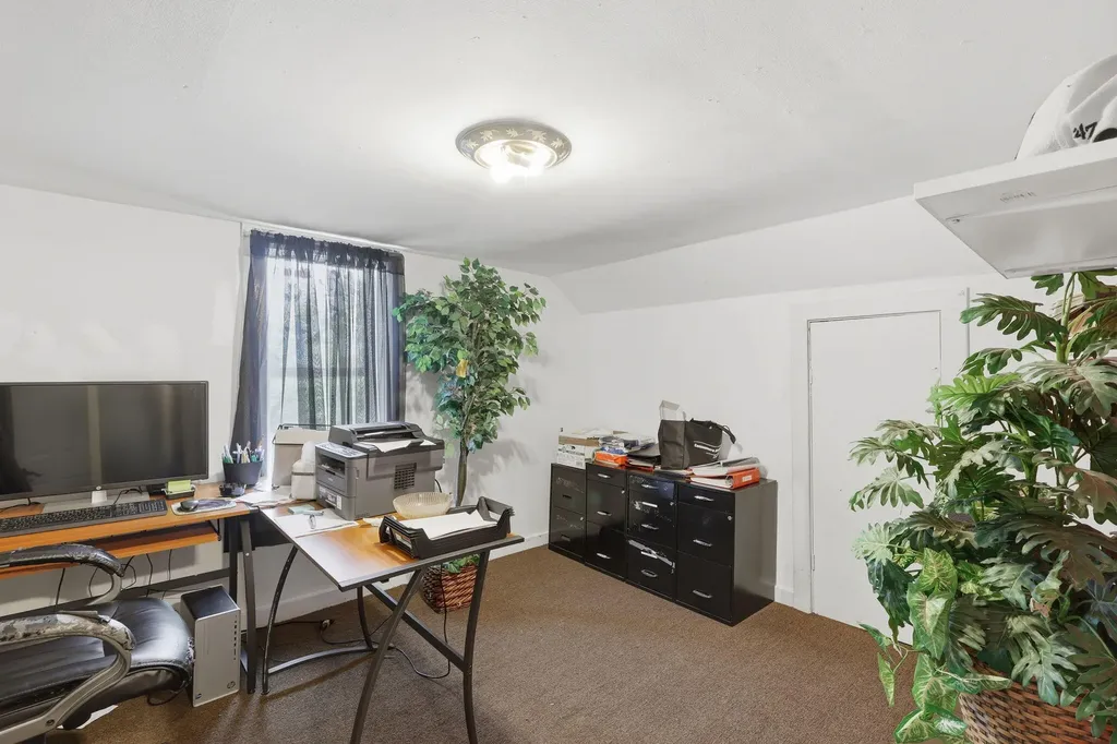 612 Baker Street Lansing City MI 48910