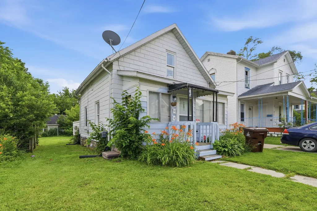 612 Baker Street Lansing City MI 48910