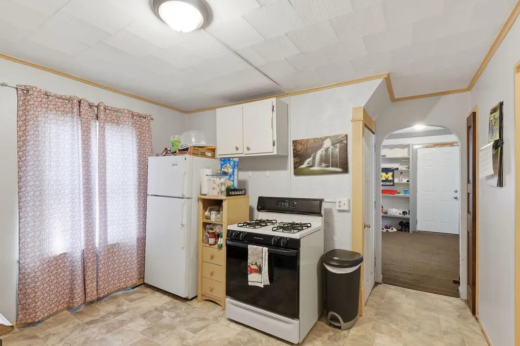 612 Baker Street Lansing City MI 48910