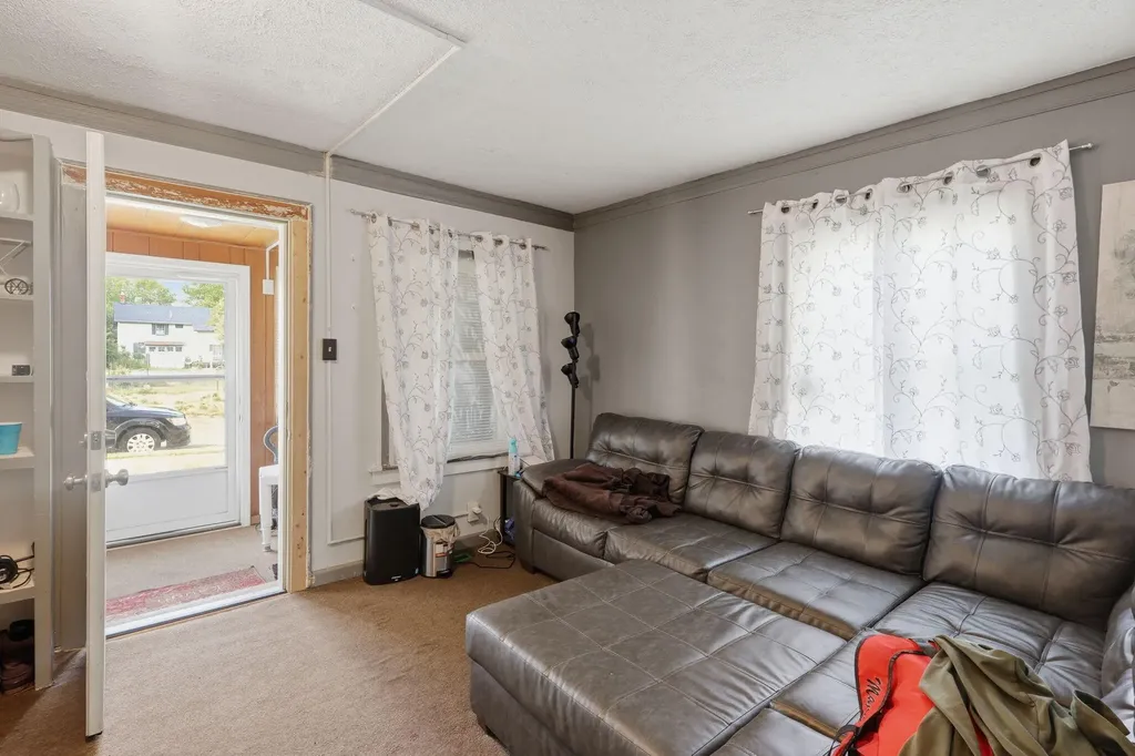 612 Baker Street Lansing City MI 48910