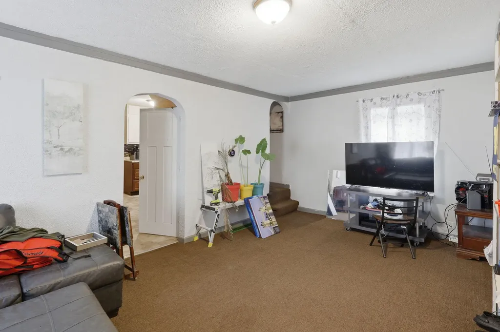 612 Baker Street Lansing City MI 48910