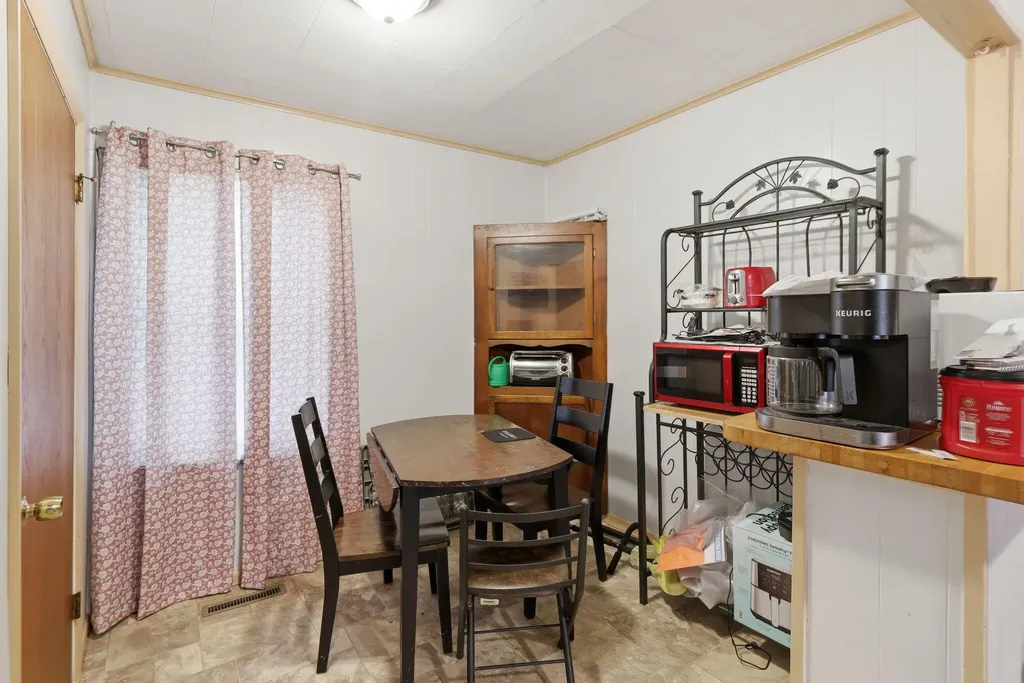 612 Baker Street Lansing City MI 48910