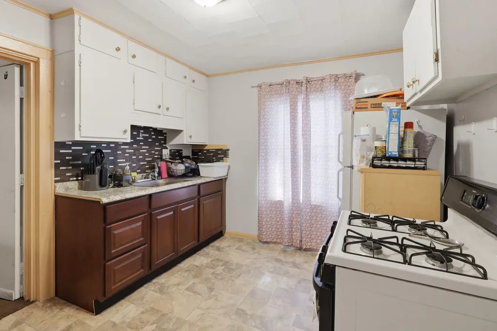 612 Baker Street Lansing City MI 48910
