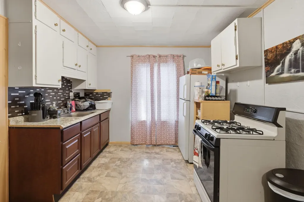 612 Baker Street Lansing City MI 48910