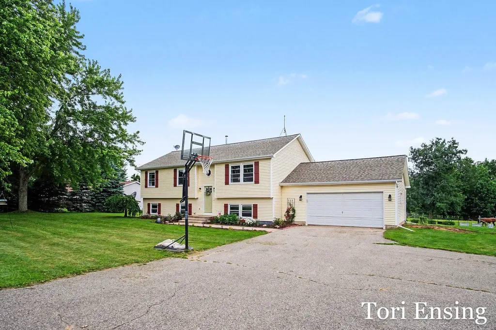 9137 Peterson Street NE Courtland Township MI 49341