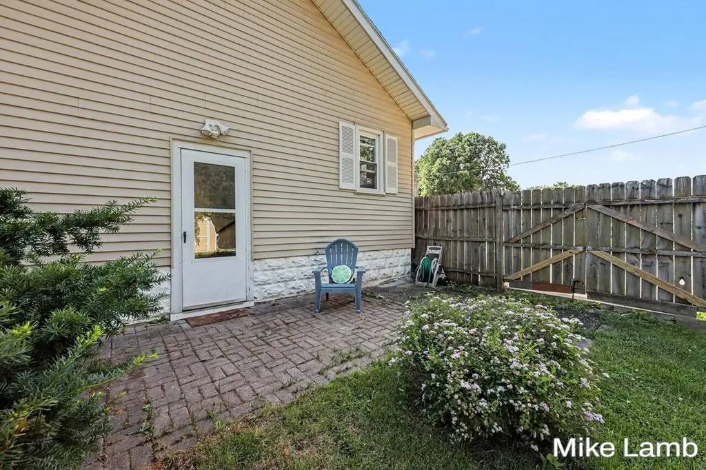 735 Van Buren Avenue NW Grand Rapids City MI 49504