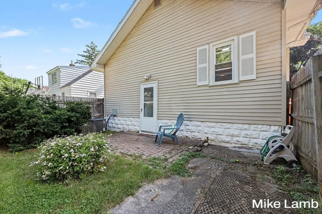 735 Van Buren Avenue NW Grand Rapids City MI 49504