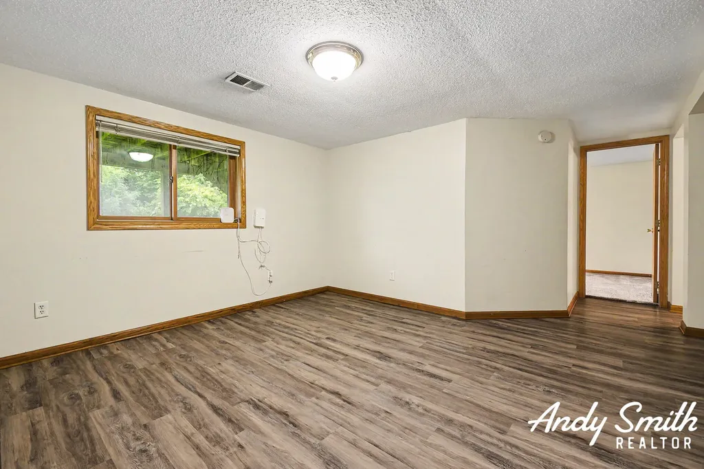 400-402 60th Street SE Gaines Charter Township MI 49548
