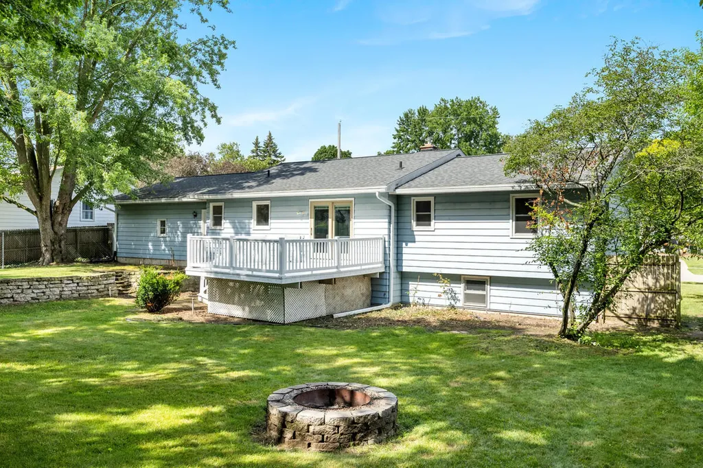 6914 Brooklyn Avenue SE Gaines Charter Township MI 49508
