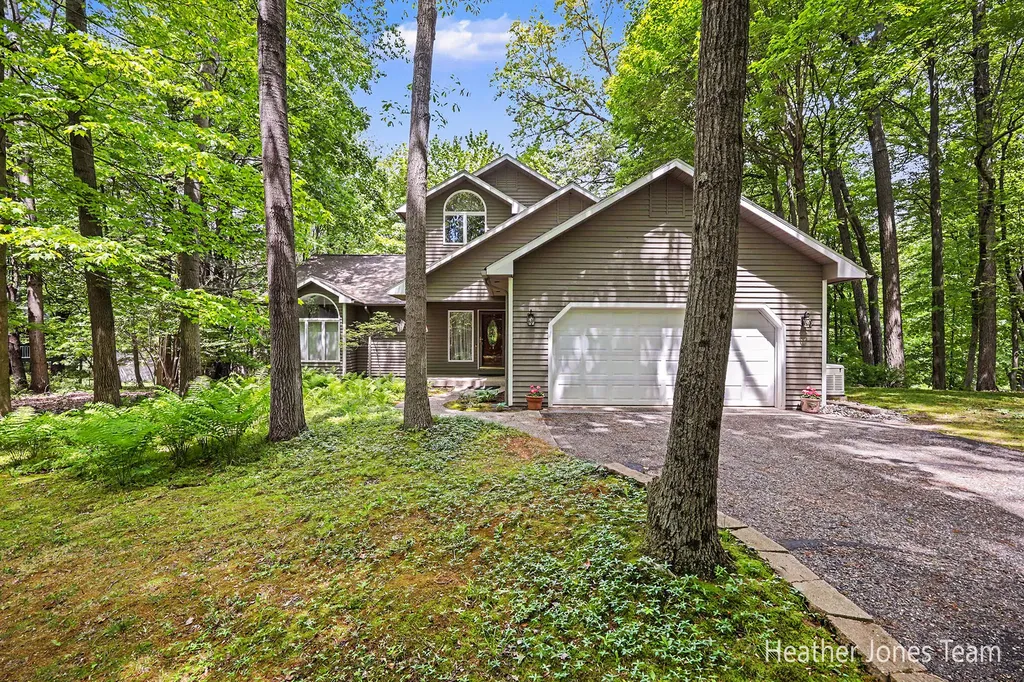 10288 Hathaway Drive Eureka Township MI 48838