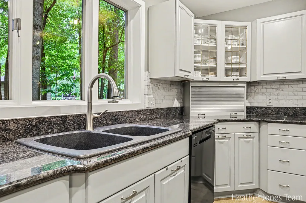 10288 Hathaway Drive Eureka Township MI 48838