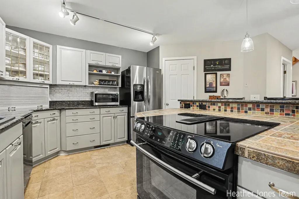 10288 Hathaway Drive Eureka Township MI 48838