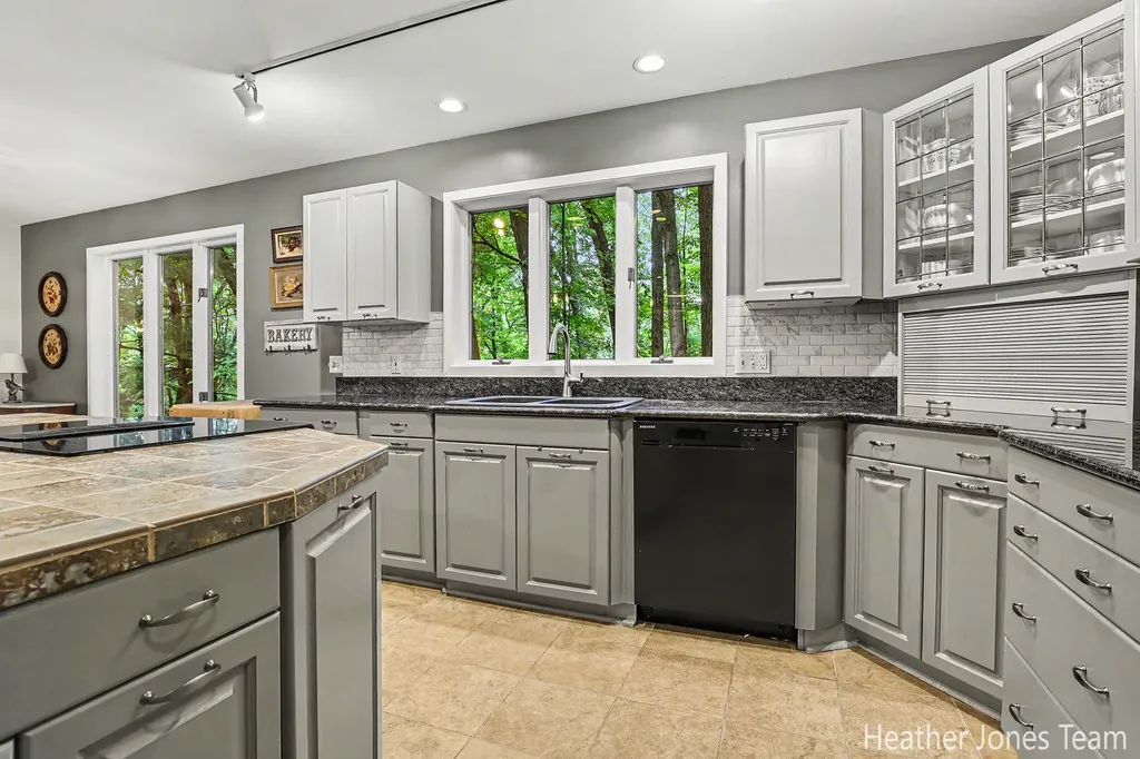 10288 Hathaway Drive Eureka Township MI 48838