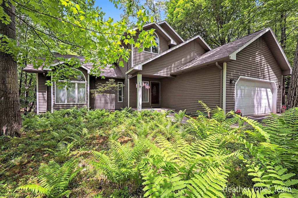 10288 Hathaway Drive Eureka Township MI 48838