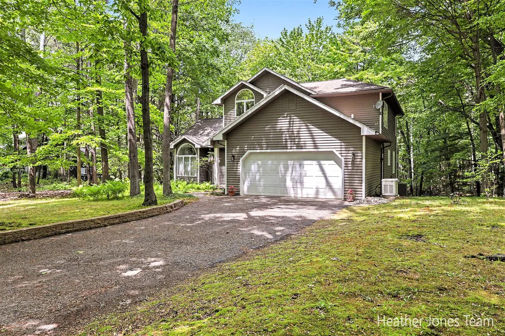 10288 Hathaway Drive Eureka Township MI 48838