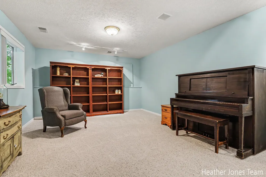 10288 Hathaway Drive Eureka Township MI 48838