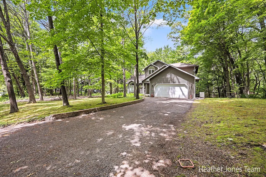 10288 Hathaway Drive Eureka Township MI 48838