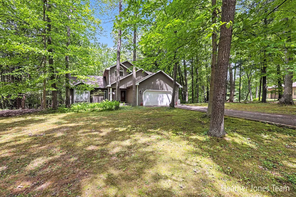 10288 Hathaway Drive Eureka Township MI 48838