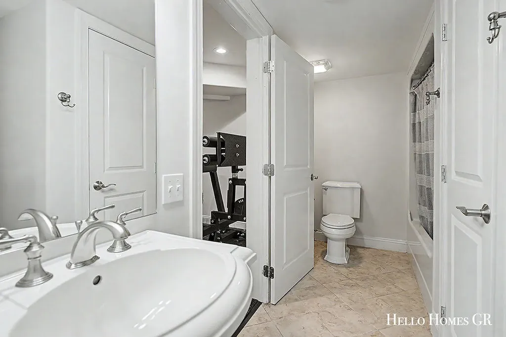 5327 Canyon River Drive NE Cannon Township MI 49301