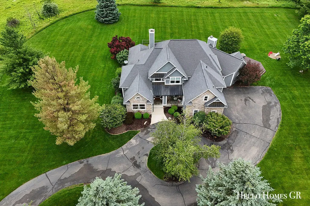 5327 Canyon River Drive NE Cannon Township MI 49301