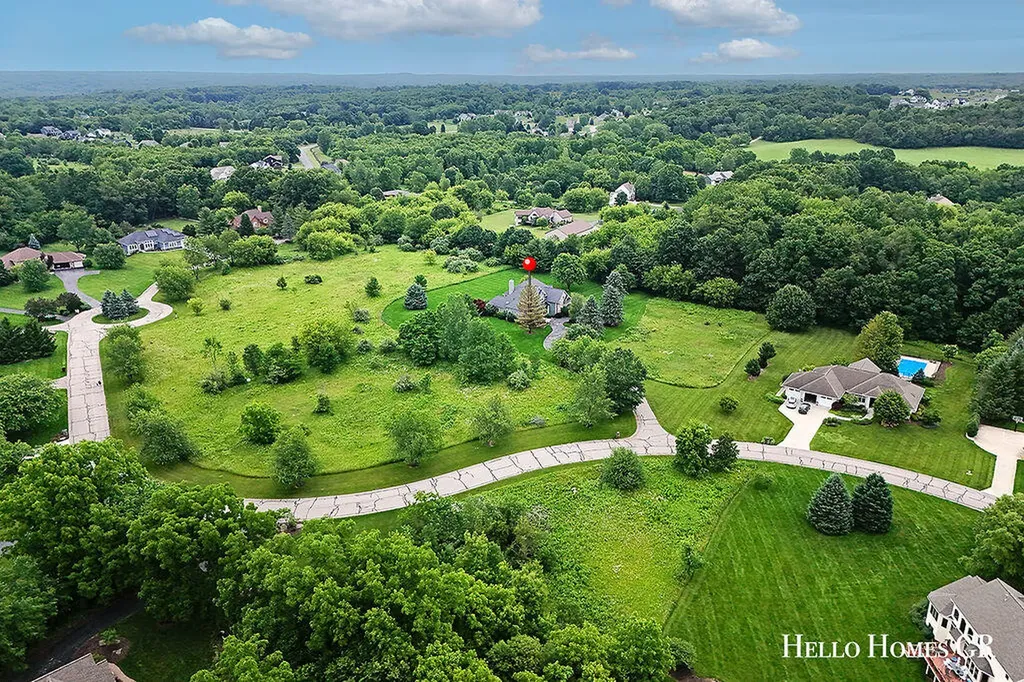 5327 Canyon River Drive NE Cannon Township MI 49301