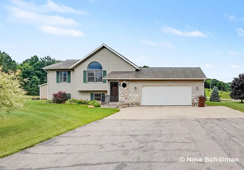 6424 E 136th Ensley Township MI 49343