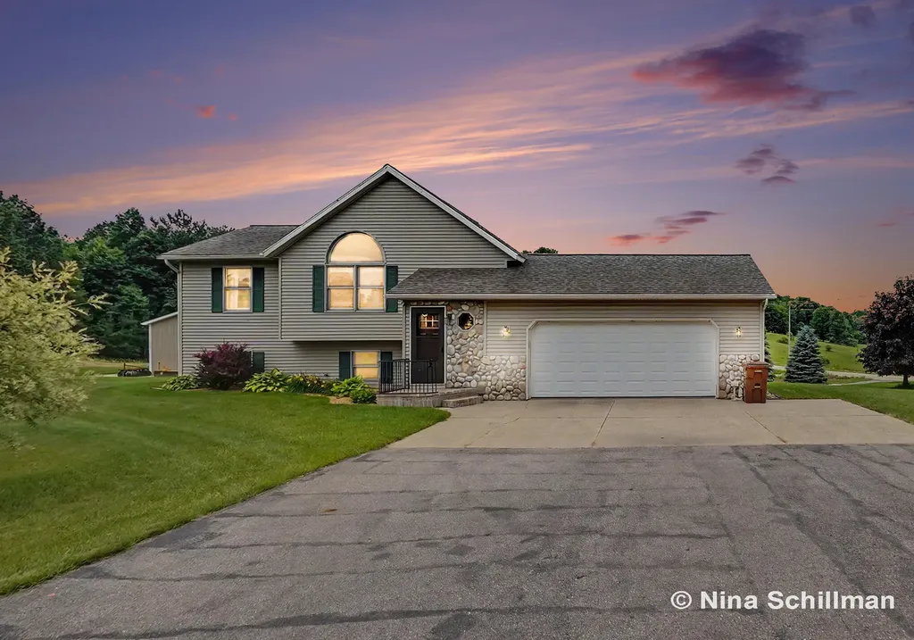 6424 E 136th Ensley Township MI 49343