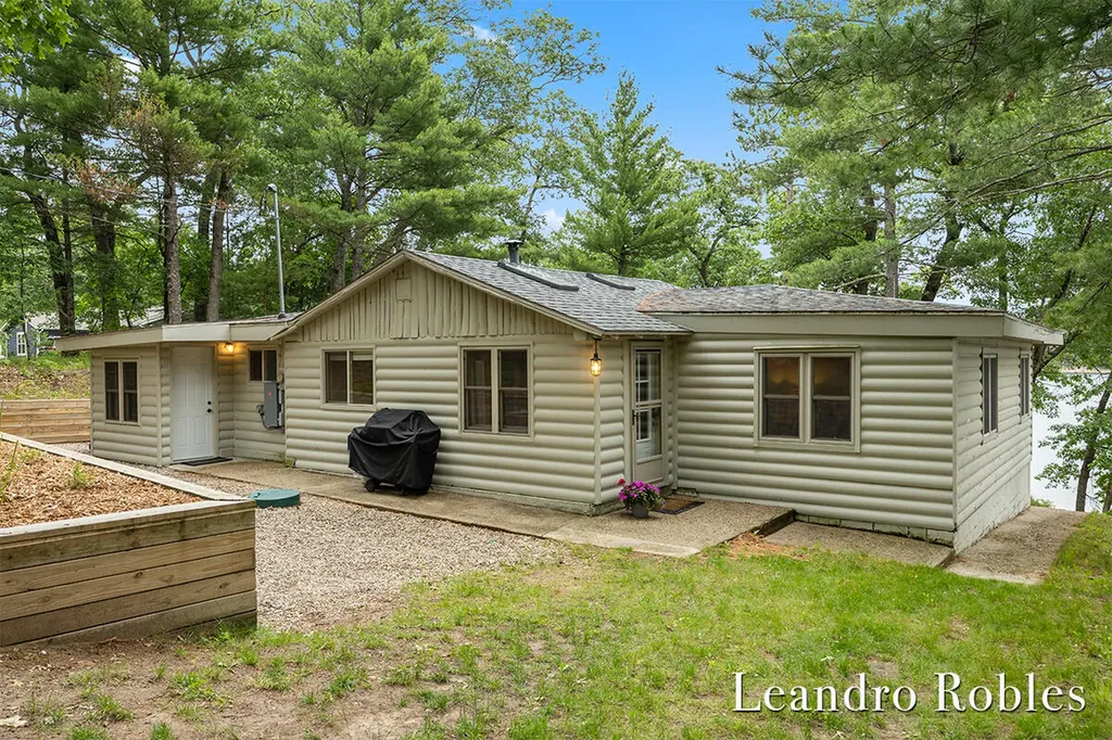 9372 S Lake Cecilia Drive Lake Township MI 49304