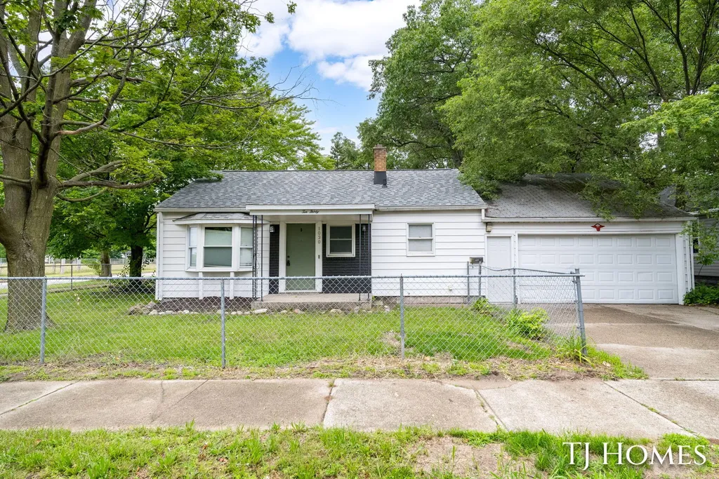 1030 Calvin Avenue Muskegon City MI 49442