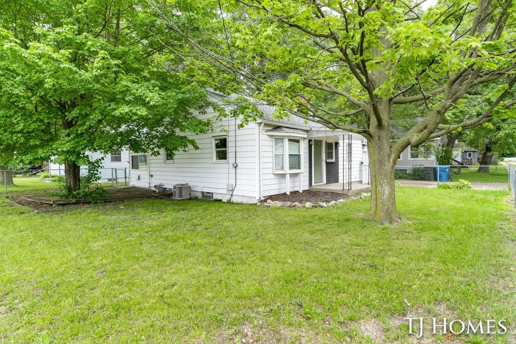 1030 Calvin Avenue Muskegon City MI 49442