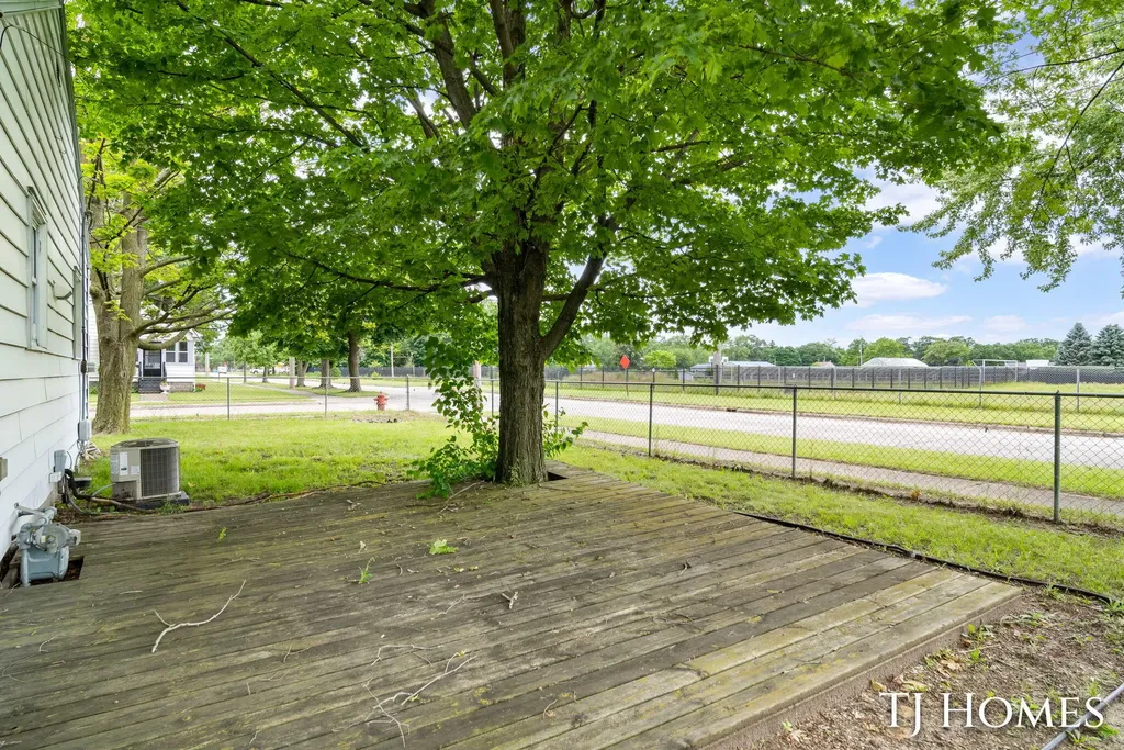1030 Calvin Avenue Muskegon City MI 49442