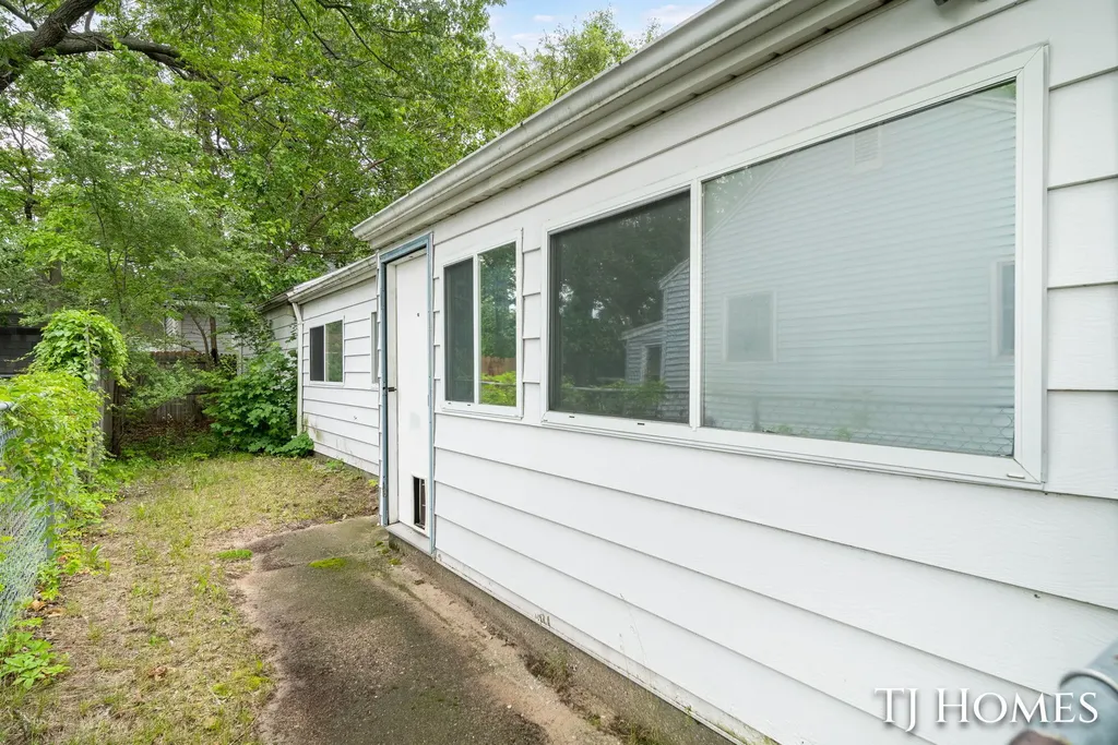 1030 Calvin Avenue Muskegon City MI 49442