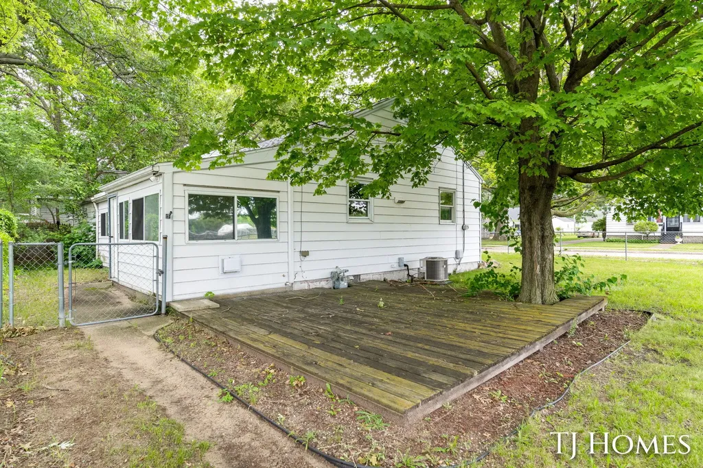 1030 Calvin Avenue Muskegon City MI 49442