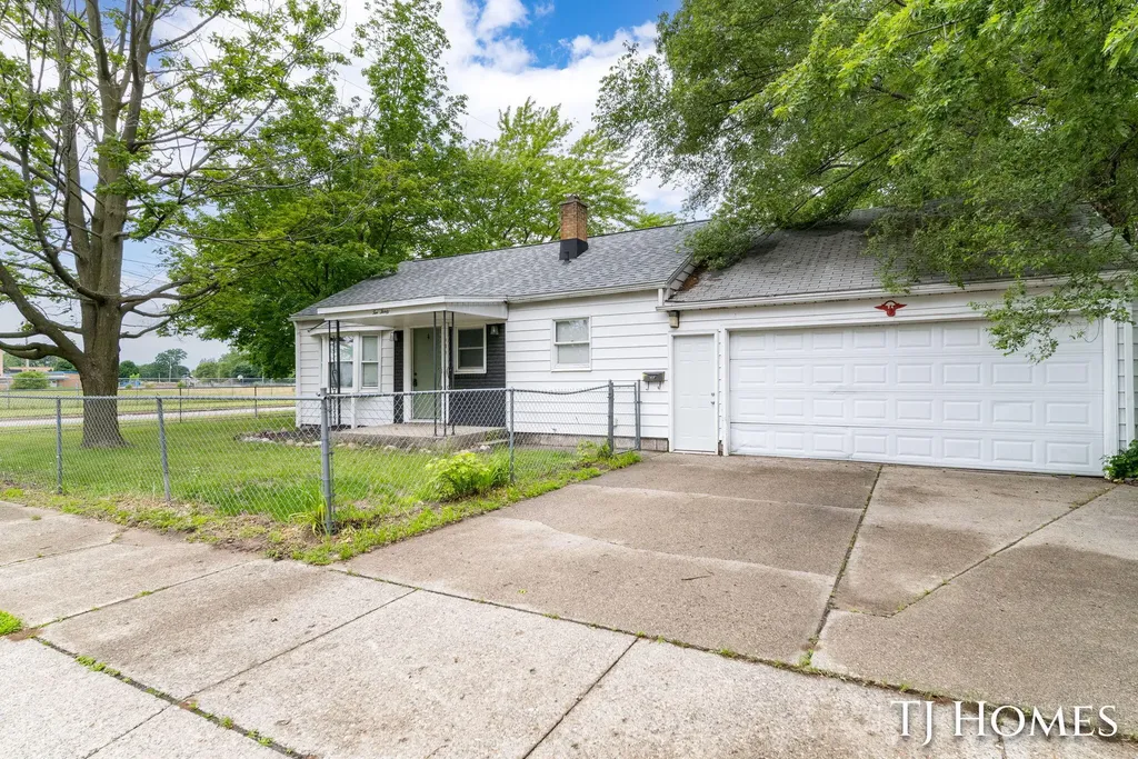 1030 Calvin Avenue Muskegon City MI 49442