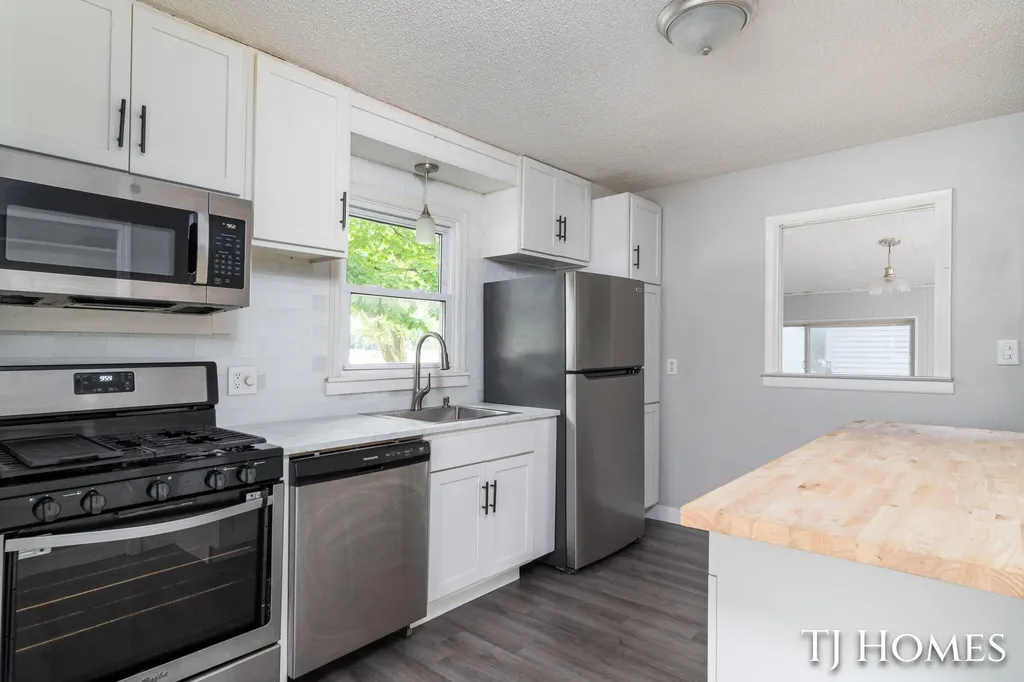 1030 Calvin Avenue Muskegon City MI 49442