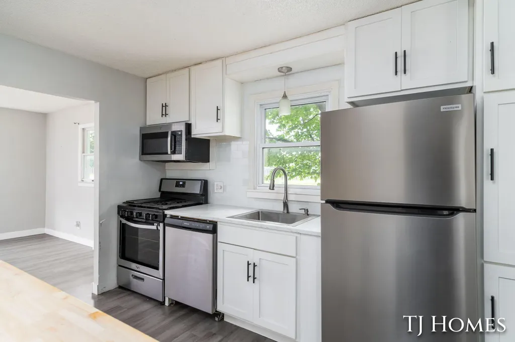 1030 Calvin Avenue Muskegon City MI 49442