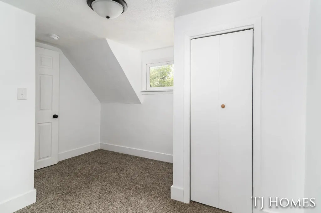 1031 Ada Avenue Muskegon City MI 49442