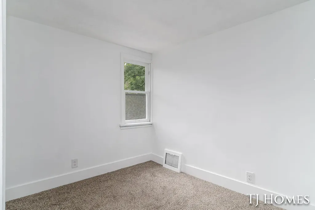 1031 Ada Avenue Muskegon City MI 49442