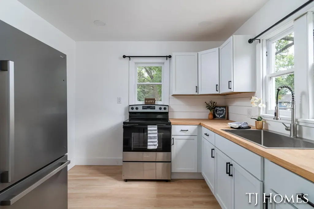 1031 Ada Avenue Muskegon City MI 49442