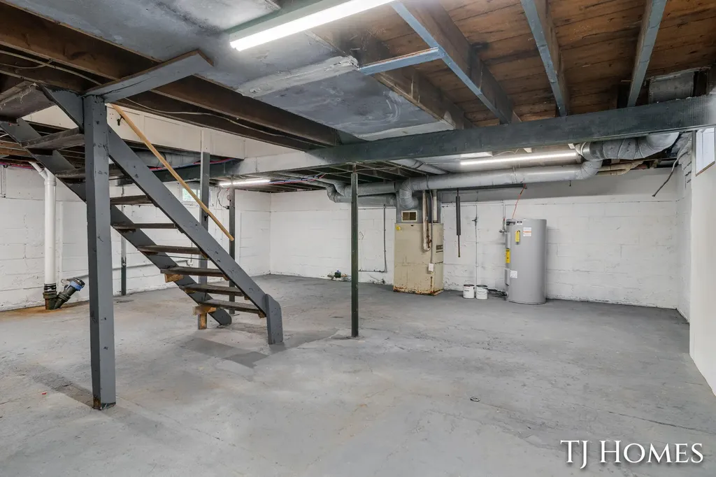 1031 Ada Avenue Muskegon City MI 49442