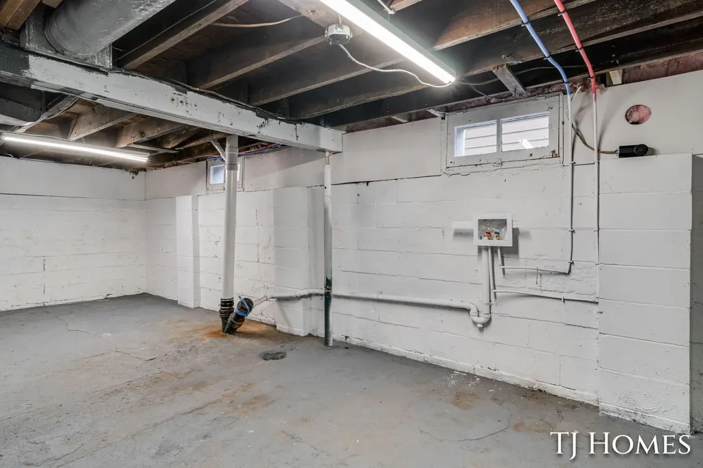 1031 Ada Avenue Muskegon City MI 49442