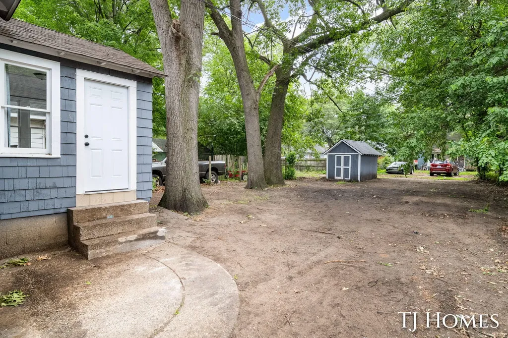 1031 Ada Avenue Muskegon City MI 49442