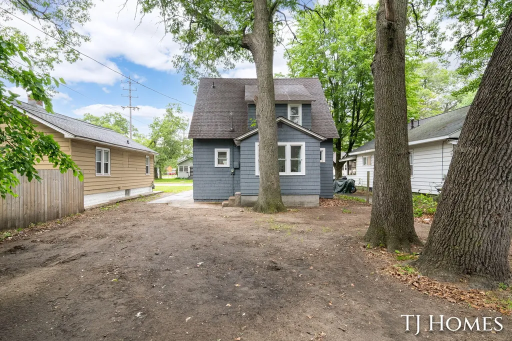 1031 Ada Avenue Muskegon City MI 49442