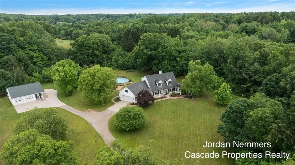 8236 Alpine Avenue NW Alpine Township MI 49345