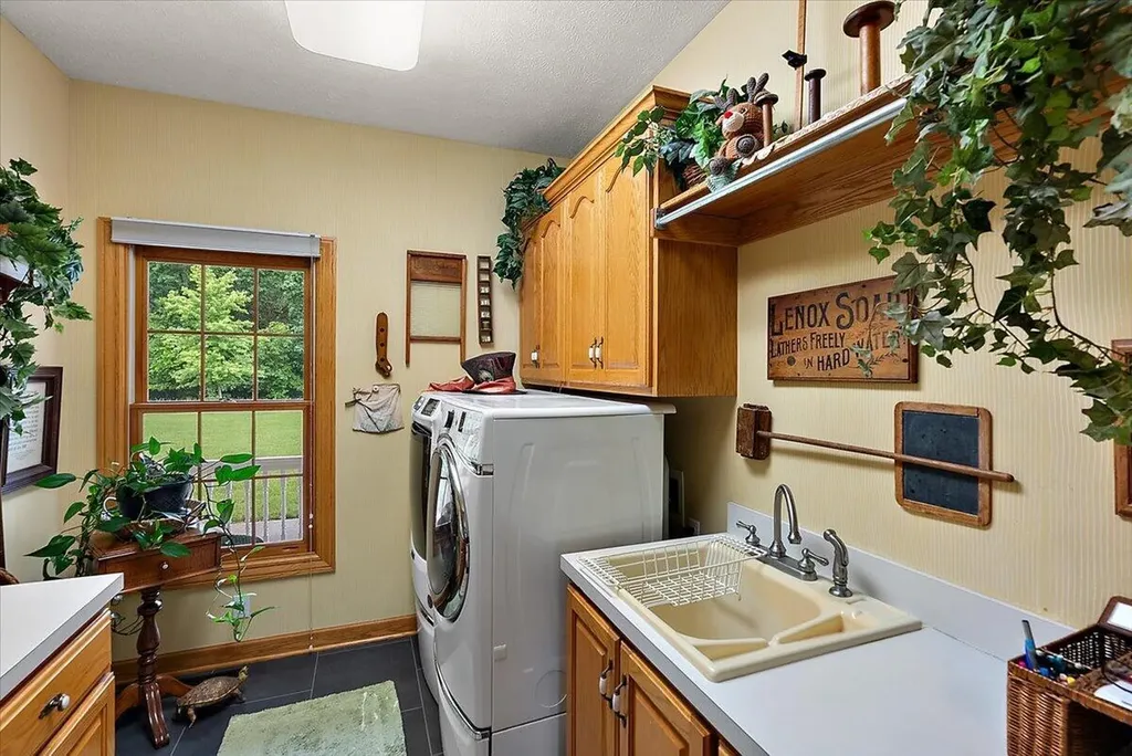 8236 Alpine Avenue NW Alpine Township MI 49345