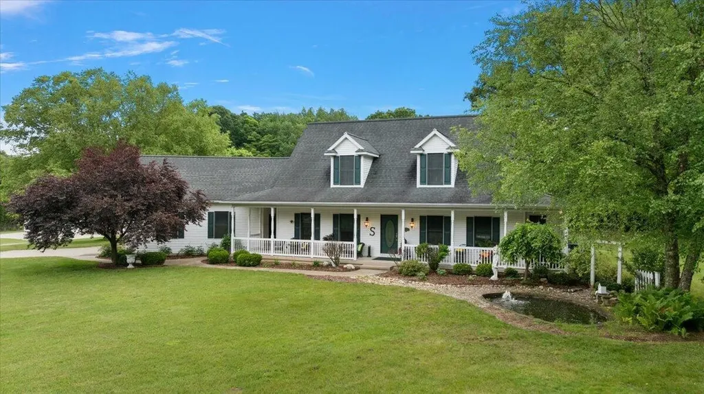 8236 Alpine Avenue NW Alpine Township MI 49345
