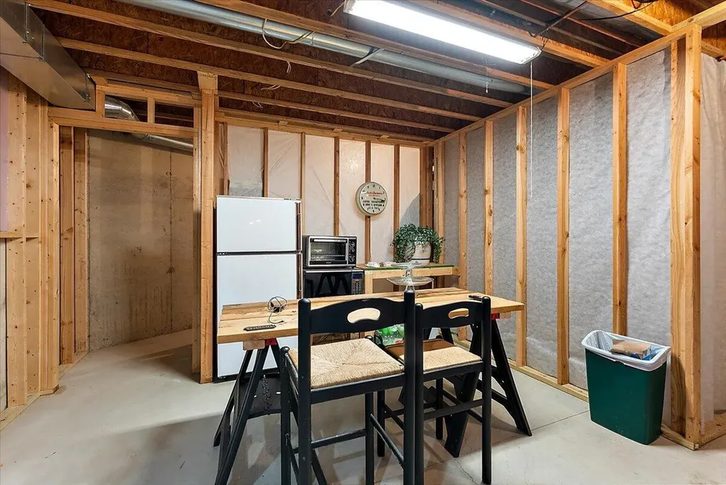 8236 Alpine Avenue NW Alpine Township MI 49345